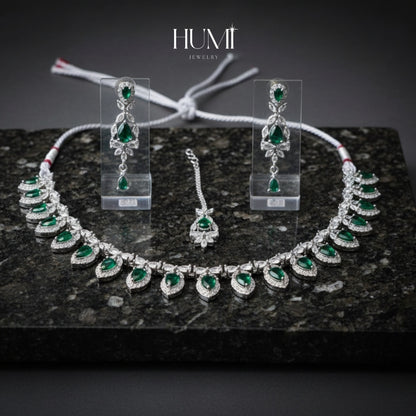 Luxury Emerald Green Bridal Jewelry Set – Necklace, Earrings & Tikka | 5-Year Guarantee